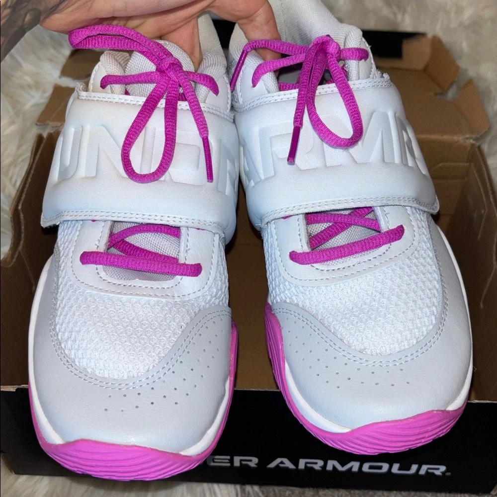 NWT Under Armour GS zone BB2 basketball sneakers